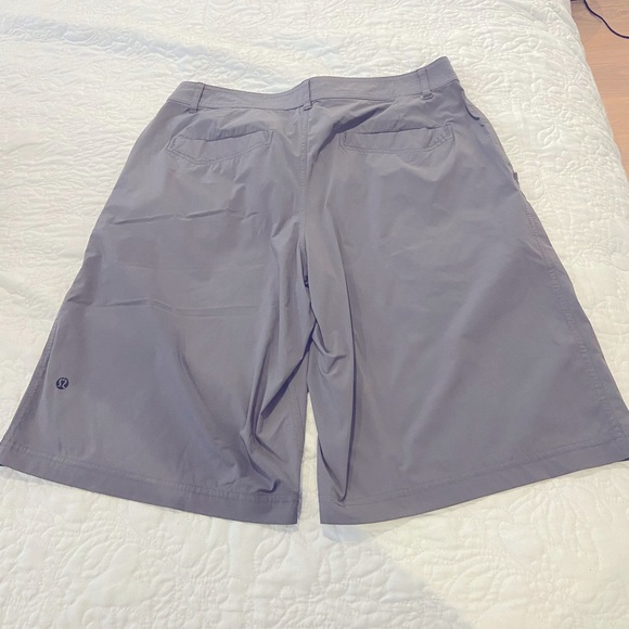 Mens Lululemon Quick Dry Shorts Read Listing - Picture 2 of 3